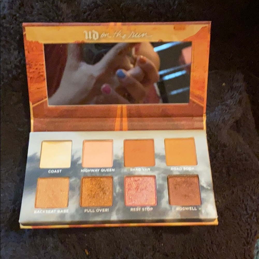 🦄🦄 2/30 Urban Decay Highway Queen Mini Palette